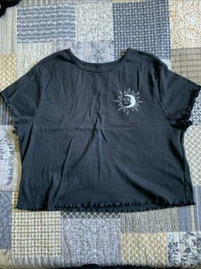 Sun & Moon Face Crop w Lettuce Hem